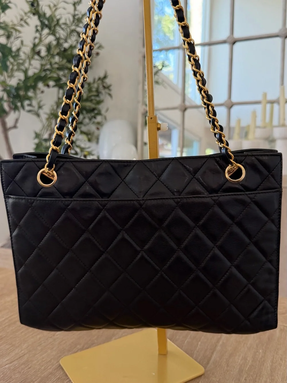 CHANEL Black Quilted Leather Shoulder Bag with Gold Chain